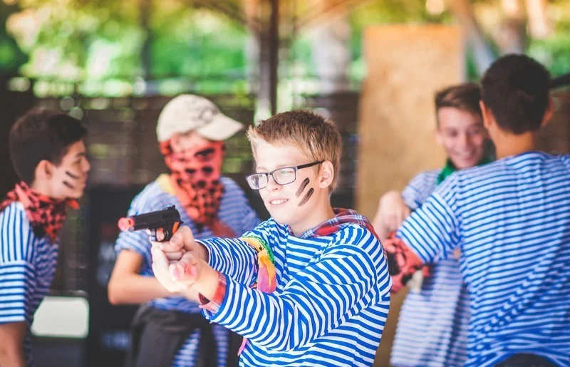 Quest for a teenager in Belgrade.